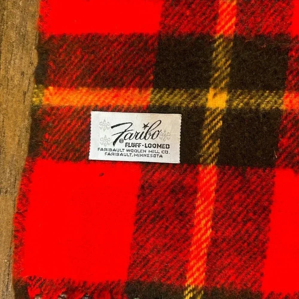 Faribo Vintage Fluff Loomed Red Black Plaid Stadium Blanket 52